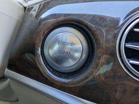 Used 2014 Mercedes-Benz S 550 Sedan image 32