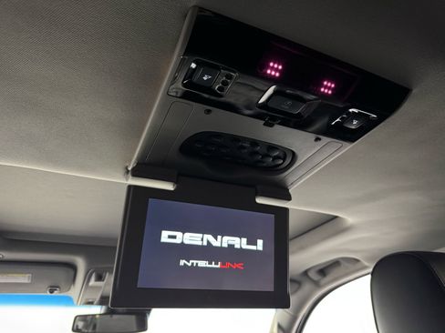 Used 2018 GMC Yukon XL Denali image 14