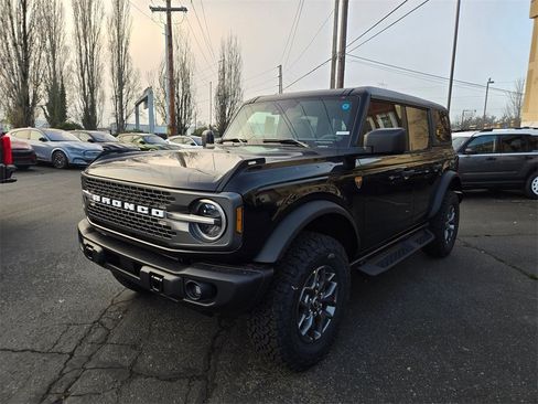New 2025 Ford Bronco Badlands image 1