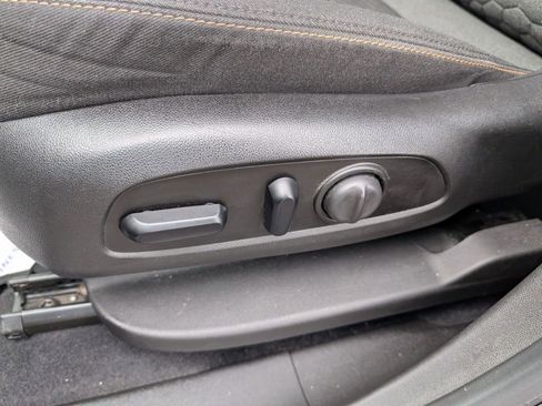 Used 2021 Chevrolet Equinox LT image 18