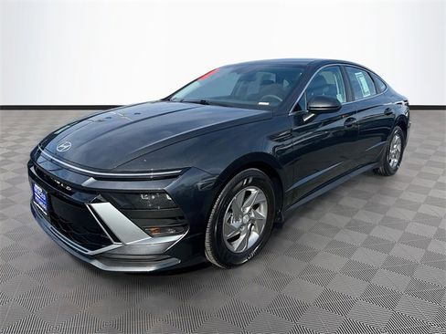 Used 2025 Hyundai Sonata SE image 3