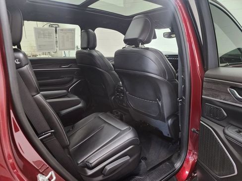 Used 2024 Jeep Grand Cherokee L Limited AWD/4WD image 33
