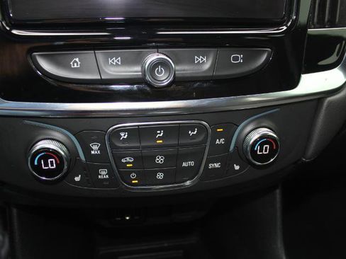 Used 2023 Chevrolet Traverse LT FWD image 37