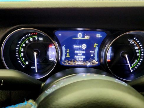 Used 2022 Jeep Wrangler Unlimited Rubicon 4xe w/ Cold Weather Group AWD/4WD image 13