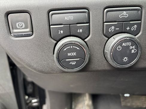 Used 2024 Chevrolet Silverado 1500 LT AWD/4WD image 12