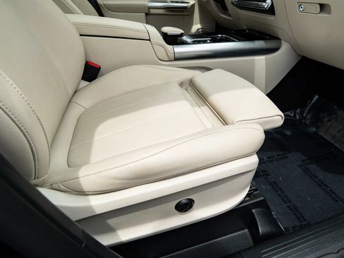 Used 2022 Mercedes-Benz GLA 250 4MATIC w/ Premium Package Lite image 13