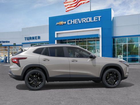 New 2026 Chevrolet Trax ACTIV w/ Sunroof Package FWD image 5