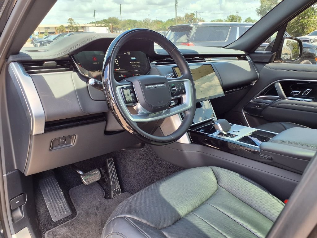 Used 2025 Land Rover Range Rover Long Wheelbase SE AWD/4WD image 24