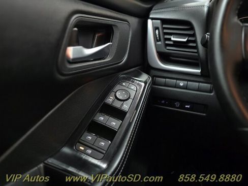 Used 2025 Nissan Rogue SV image 23