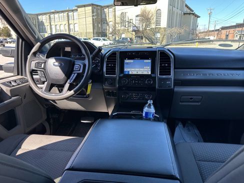 Used 2017 Ford F250 XLT w/ XLT Premium Package image 31