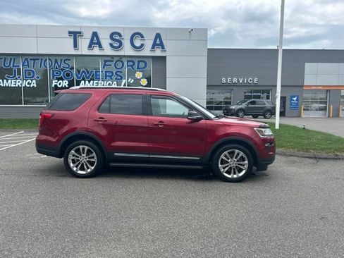 Used 2019 Ford Explorer XLT w/ Equipment Group 202A AWD/4WD image 8