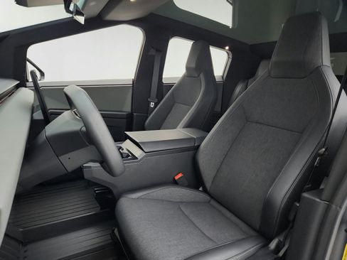 Used 2025 Tesla Cybertruck 2WD Crew Cab image 17