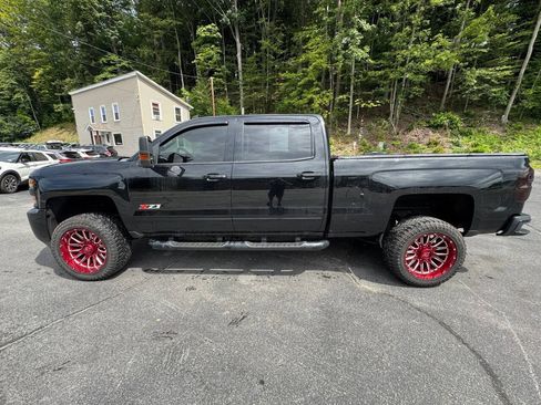 Used 2019 Chevrolet Silverado 2500 LT w/ Midnight Edition AWD/4WD image 5
