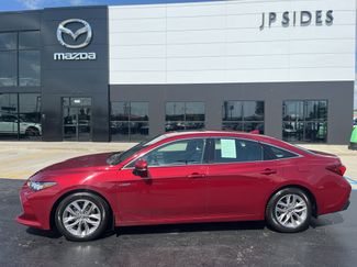 Used 2020 Toyota Avalon XLE w/ Moonroof Package FWD video 2