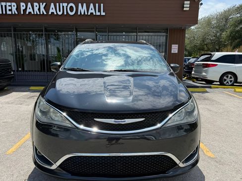 Used 2020 Chrysler Pacifica Touring-L Plus FWD image 2