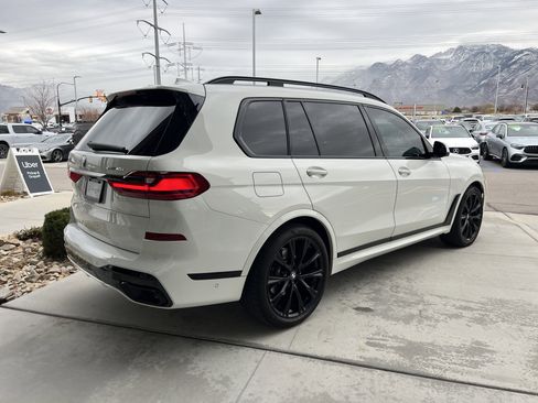 Used 2022 BMW X7 xDrive40i w/ M Sport Package image 5