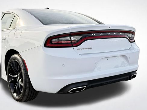 Used 2022 Dodge Charger SXT RWD image 3