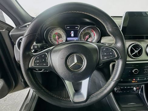 Used 2017 Mercedes-Benz GLA 250 4MATIC image 26