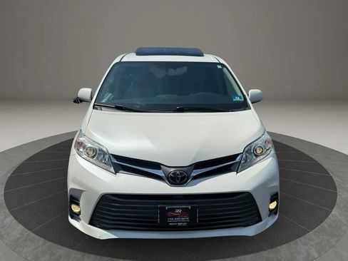 Used 2018 Toyota Sienna XLE w/ XLE Navigation Package AWD/4WD image 4