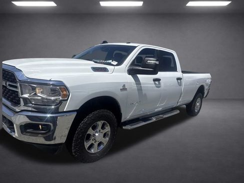 Used 2024 RAM 2500 Big Horn AWD/4WD image 2