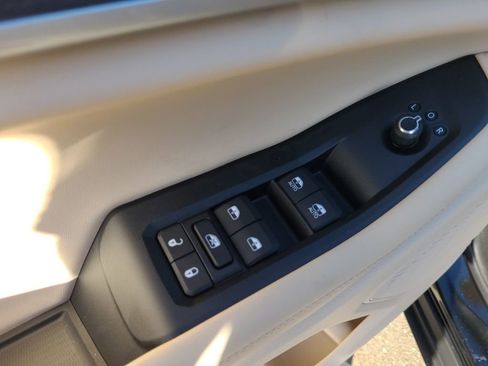 New 2025 Jeep Grand Cherokee Limited w/ Luxury Tech Group II AWD/4WD image 10