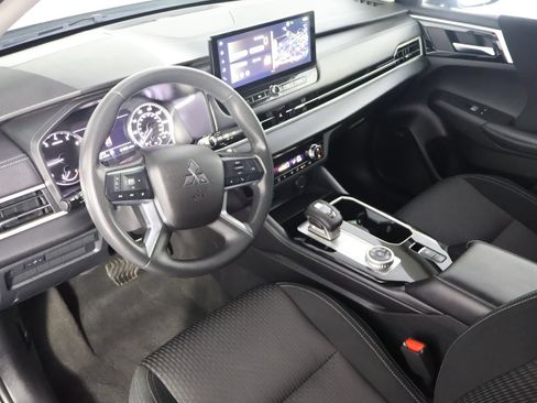 Used 2025 Mitsubishi Outlander ES AWD/4WD image 24