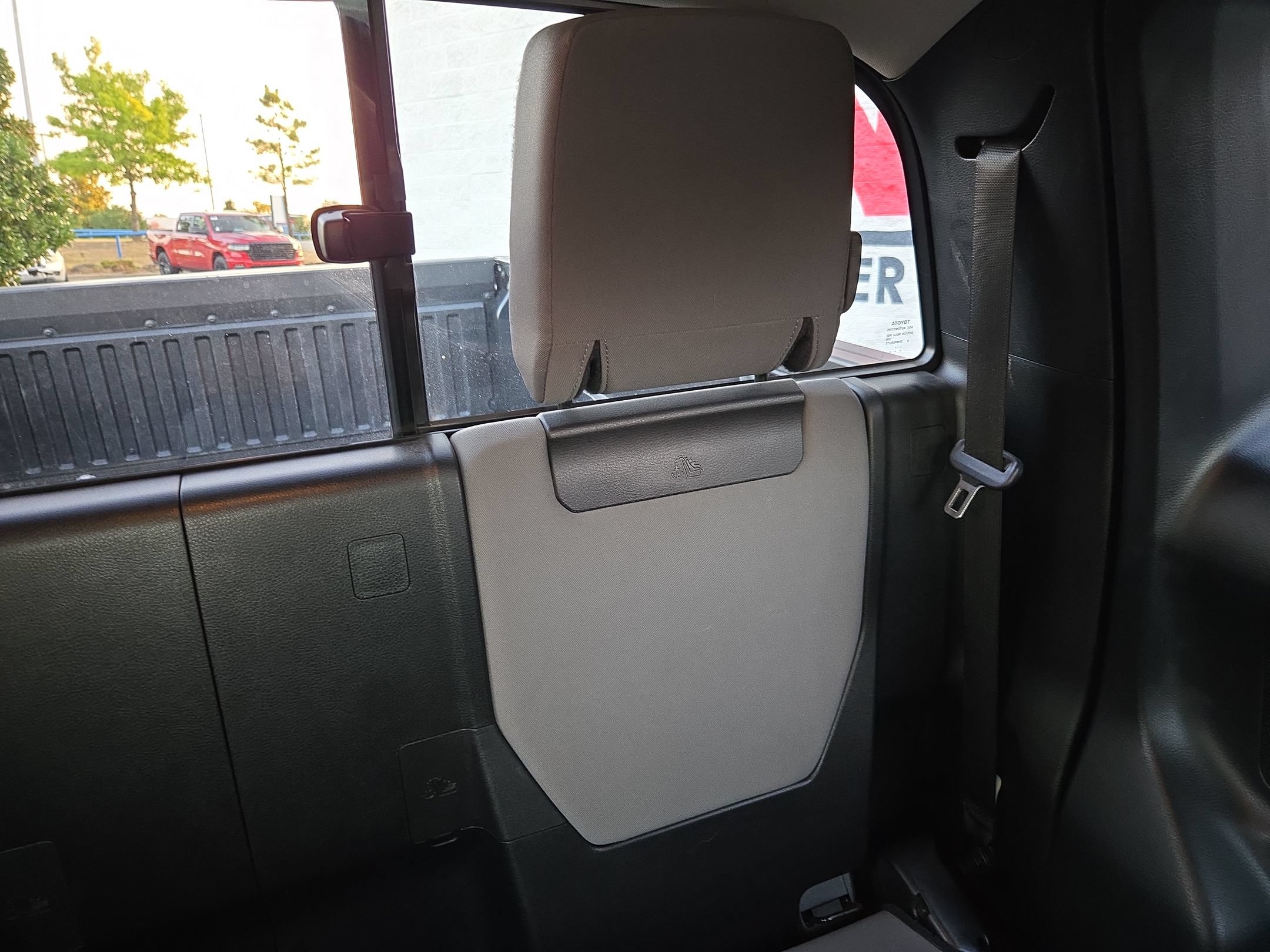 Used 2022 Toyota Tacoma SR5 w/ SR5 Appearance Package (SM) RWD image 14
