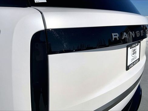 Used 2025 Land Rover Range Rover SE image 22