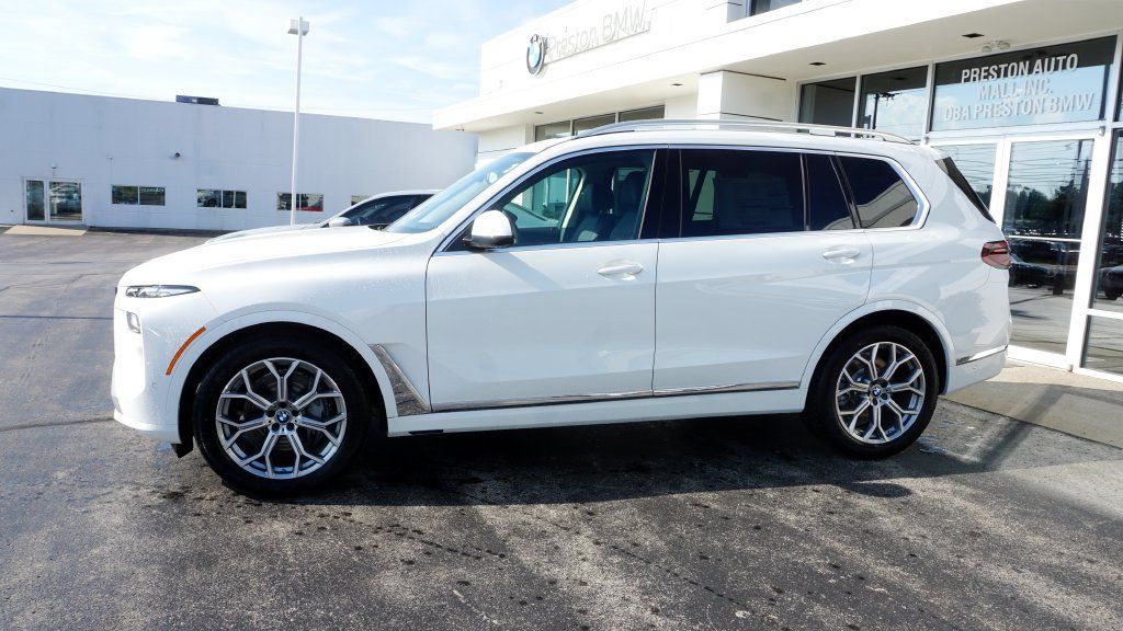 New 2027 BMW X7 xDrive40i w/ Executive Package AWD/4WD image 2