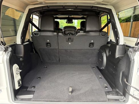 Used 2022 Jeep Wrangler Unlimited Sahara AWD/4WD image 34