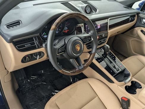 Certified 2023 Porsche Macan AWD/4WD image 4