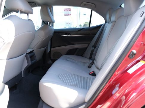 Used 2018 Toyota Camry SE FWD image 12
