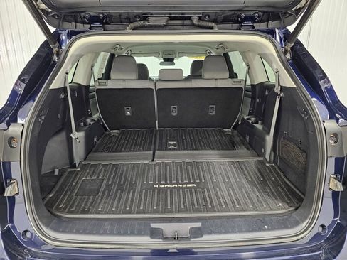 Used 2021 Toyota Highlander LE image 7