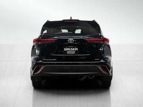 Used 2023 Toyota Highlander L AWD/4WD image 4