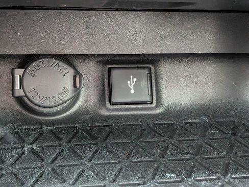 Used 2020 Toyota RAV4 LE FWD image 24