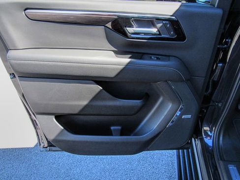 New 2026 Chevrolet Suburban Premier image 16