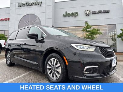 Used 2023 Chrysler Pacifica Touring-L