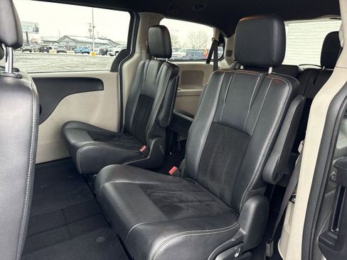 Used 2018 Dodge Grand Caravan SXT image 23