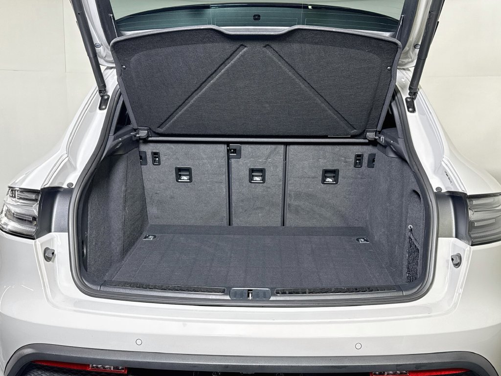 Certified 2023 Porsche Macan S AWD/4WD image 27