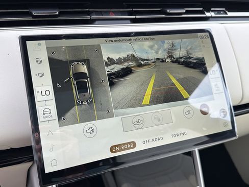New 2026 Land Rover Range Rover SE image 27