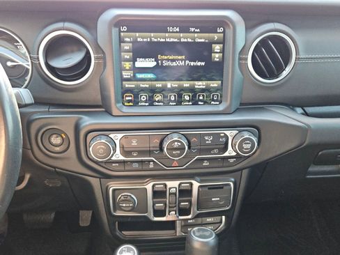 Used 2021 Jeep Wrangler Unlimited Sahara w/ Dual Top Group AWD/4WD image 17