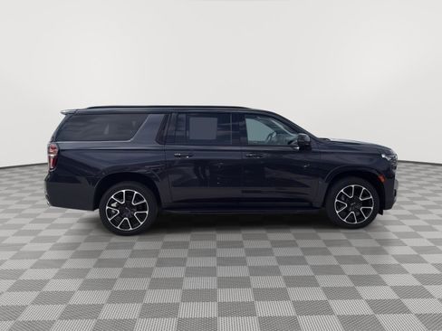 Used 2022 Chevrolet Suburban RST w/ Sport Performance Package AWD/4WD image 14