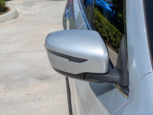 Used 2018 Nissan Rogue SV FWD image 8