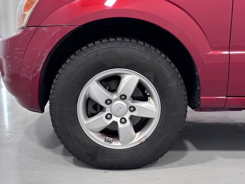 Used 2009 Kia Sorento LX RWD image 30
