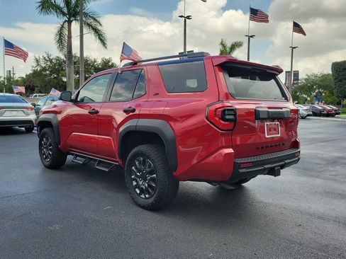 Used 2025 Toyota 4Runner SR5 AWD/4WD image 9