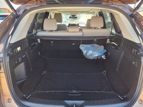 Used 2025 MAZDA CX-70 Plug-In Hybrid w/ Premium Pkg image 10