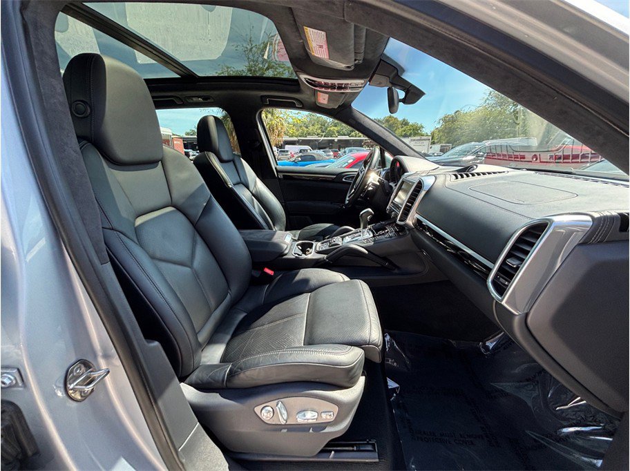 Used 2016 Porsche Cayenne GTS AWD/4WD image 38