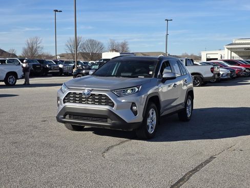 Used 2020 Toyota RAV4 XLE image 3
