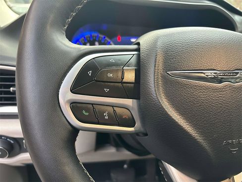 Used 2024 Chrysler Pacifica Touring-L image 25