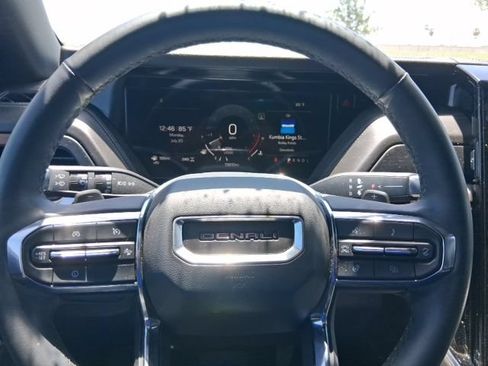 Used 2025 GMC Yukon Denali w/ Sun & Power Step Package AWD/4WD image 8